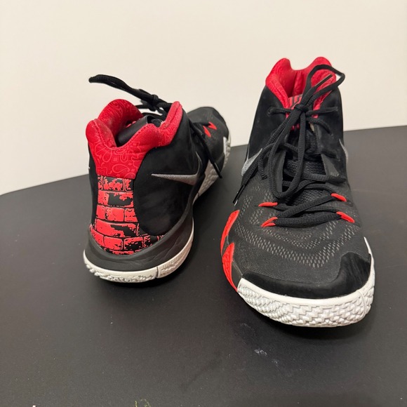 Nike Kyrie 4 Basketball Shoes Mens 11 Black Red Good Paisley Brick 943806-005